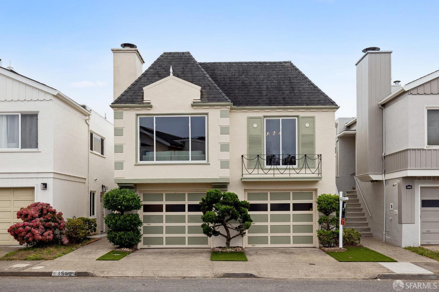 1555 Eucalyptus Drive