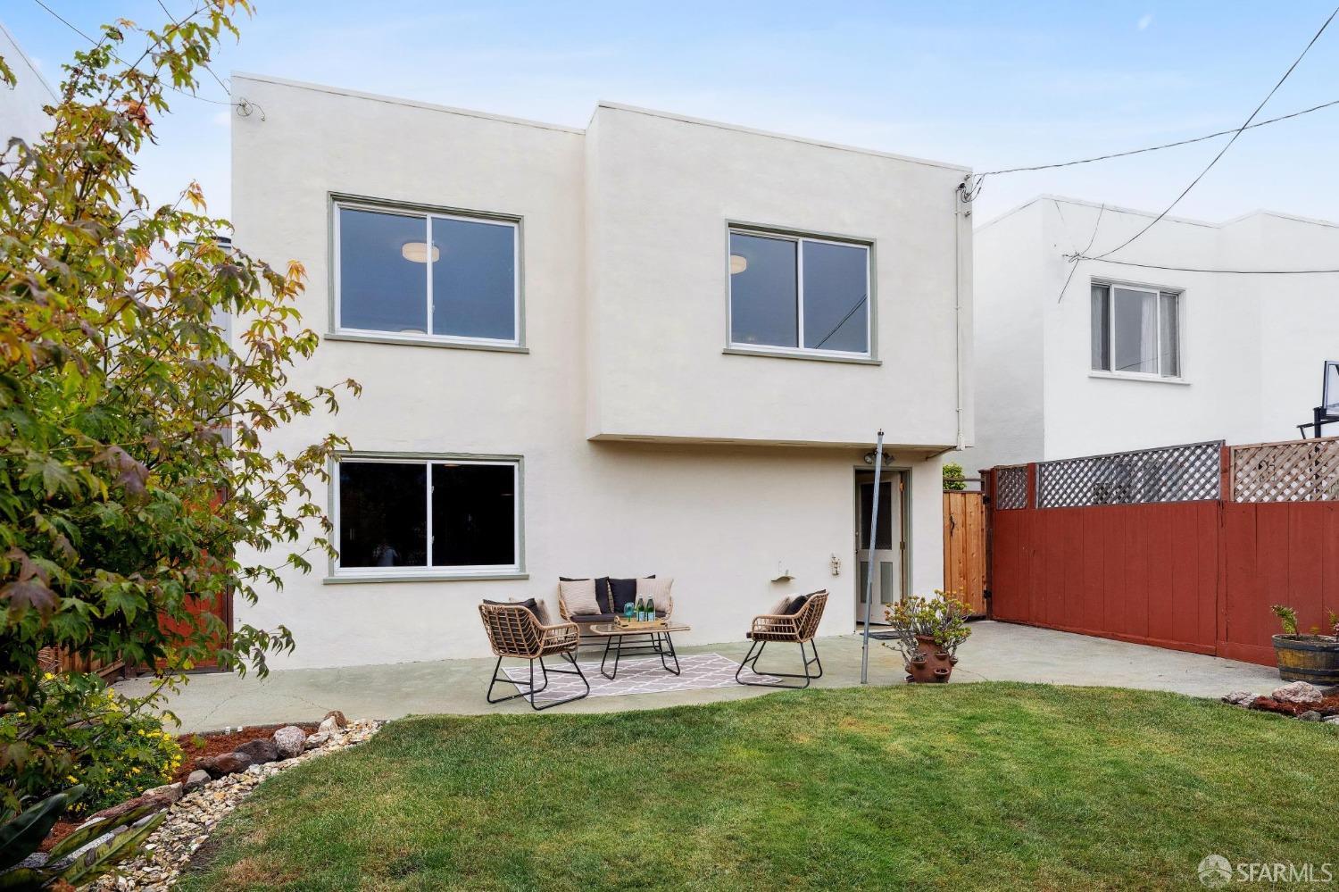 1555 Eucalyptus Drive