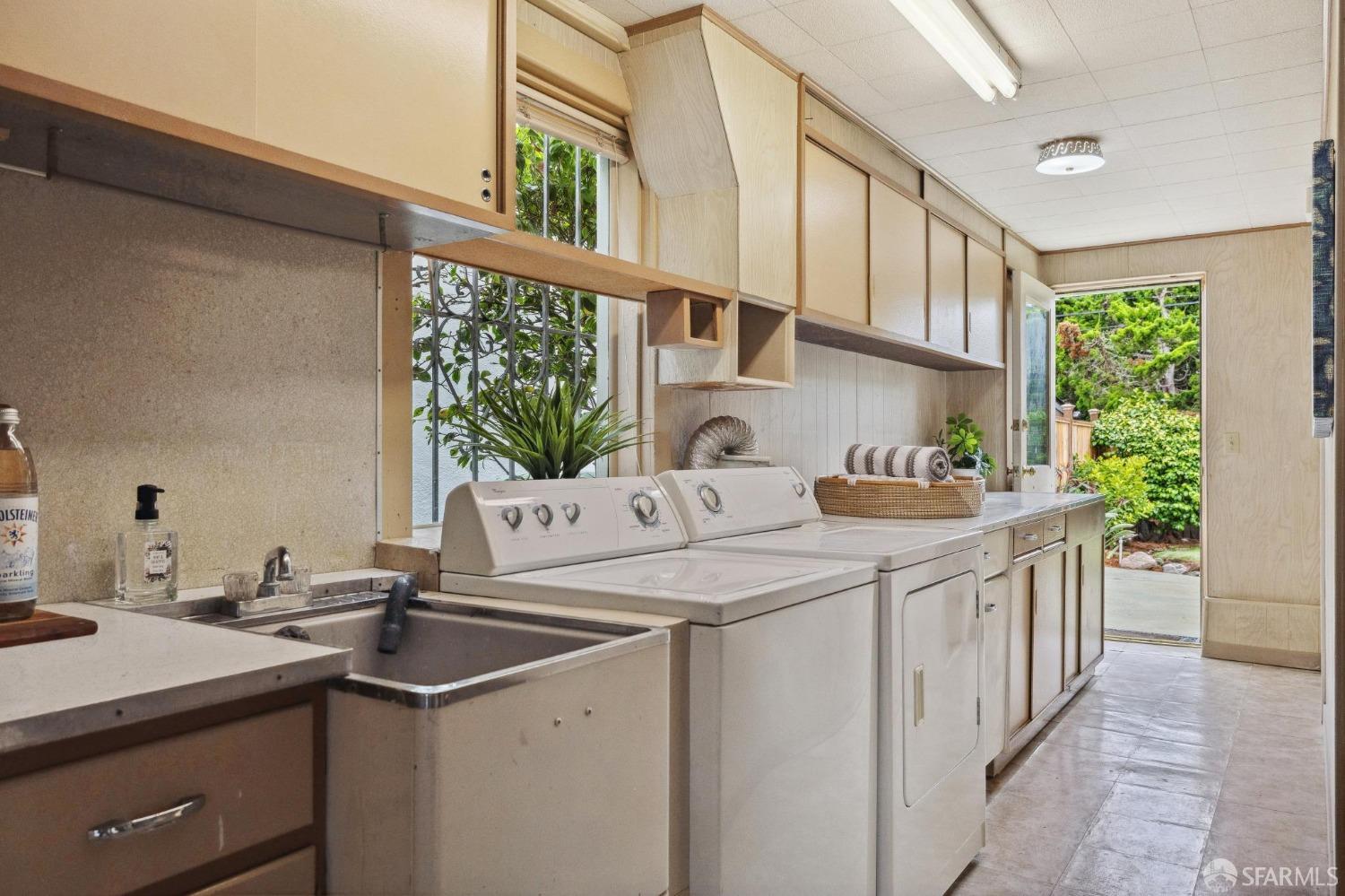 1555 Eucalyptus Drive