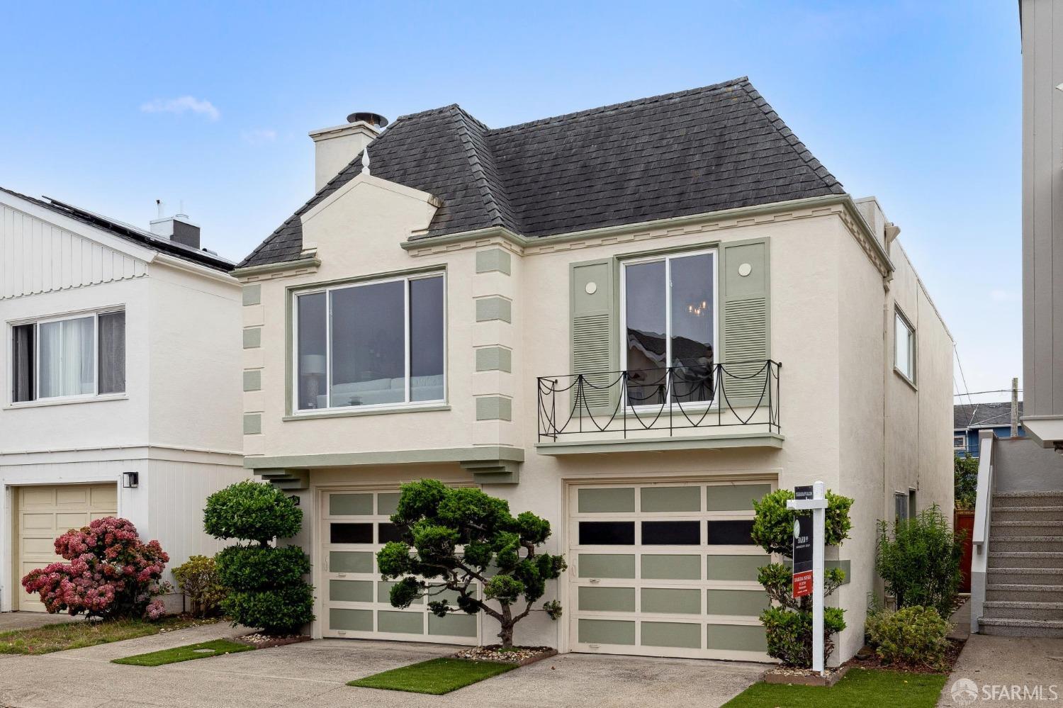 1555 Eucalyptus Drive