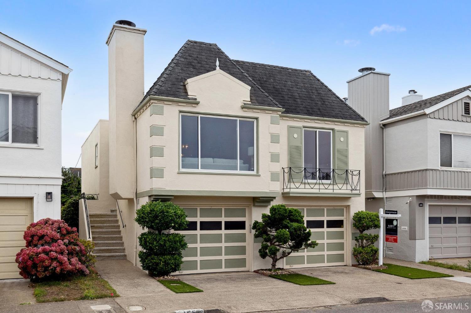 1555 Eucalyptus Drive