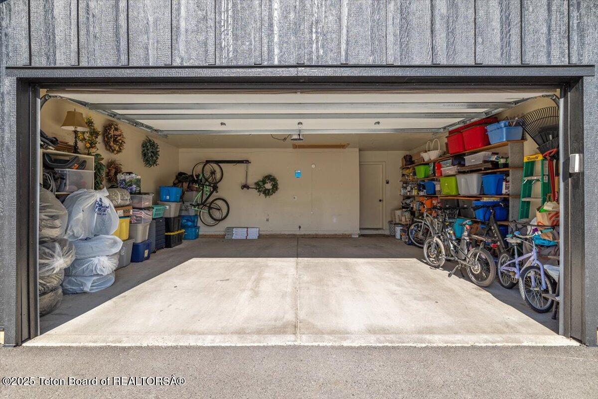 818 A POWDERHORN Lane