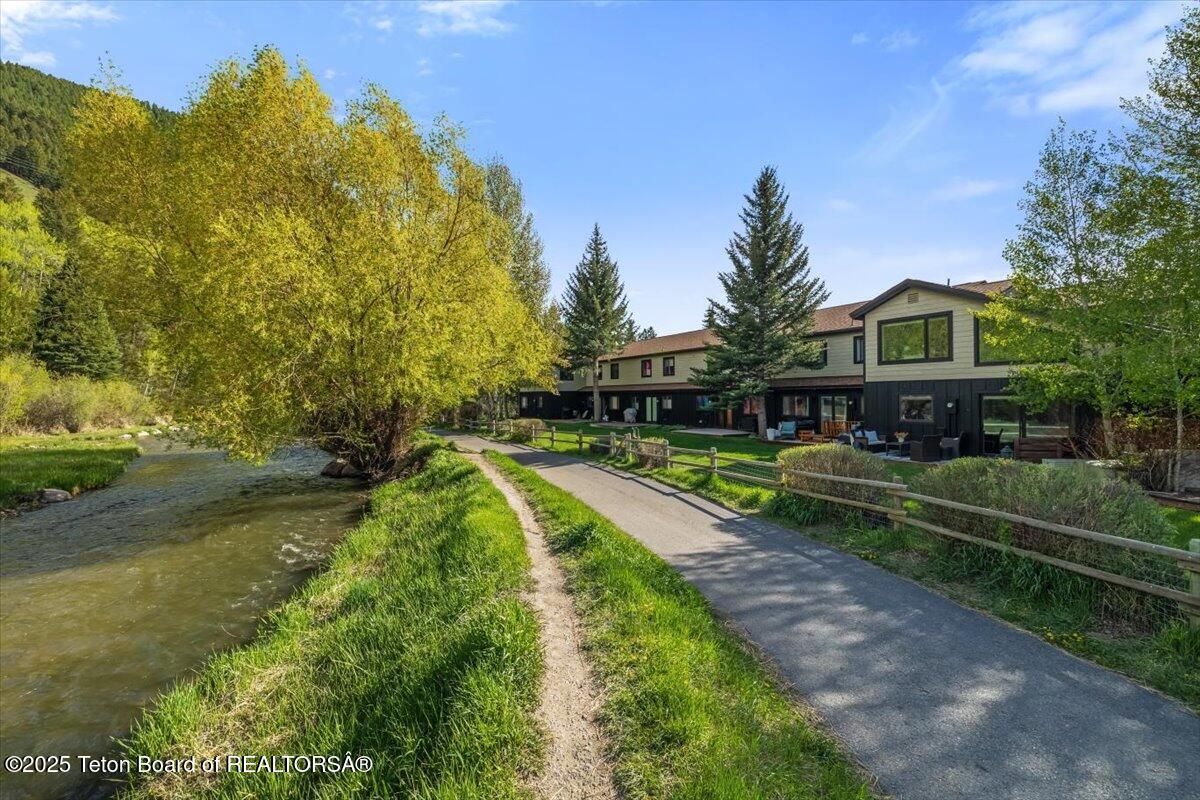 818 A POWDERHORN Lane