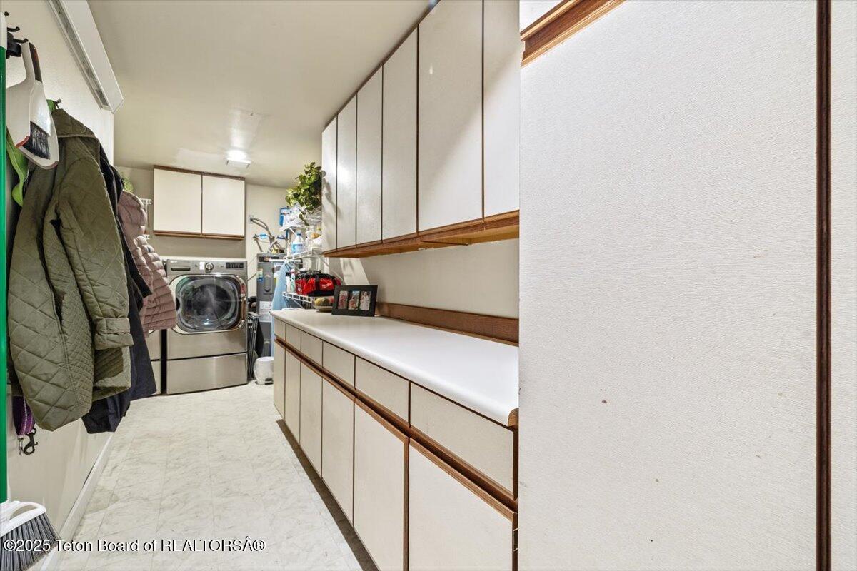 818 A POWDERHORN Lane