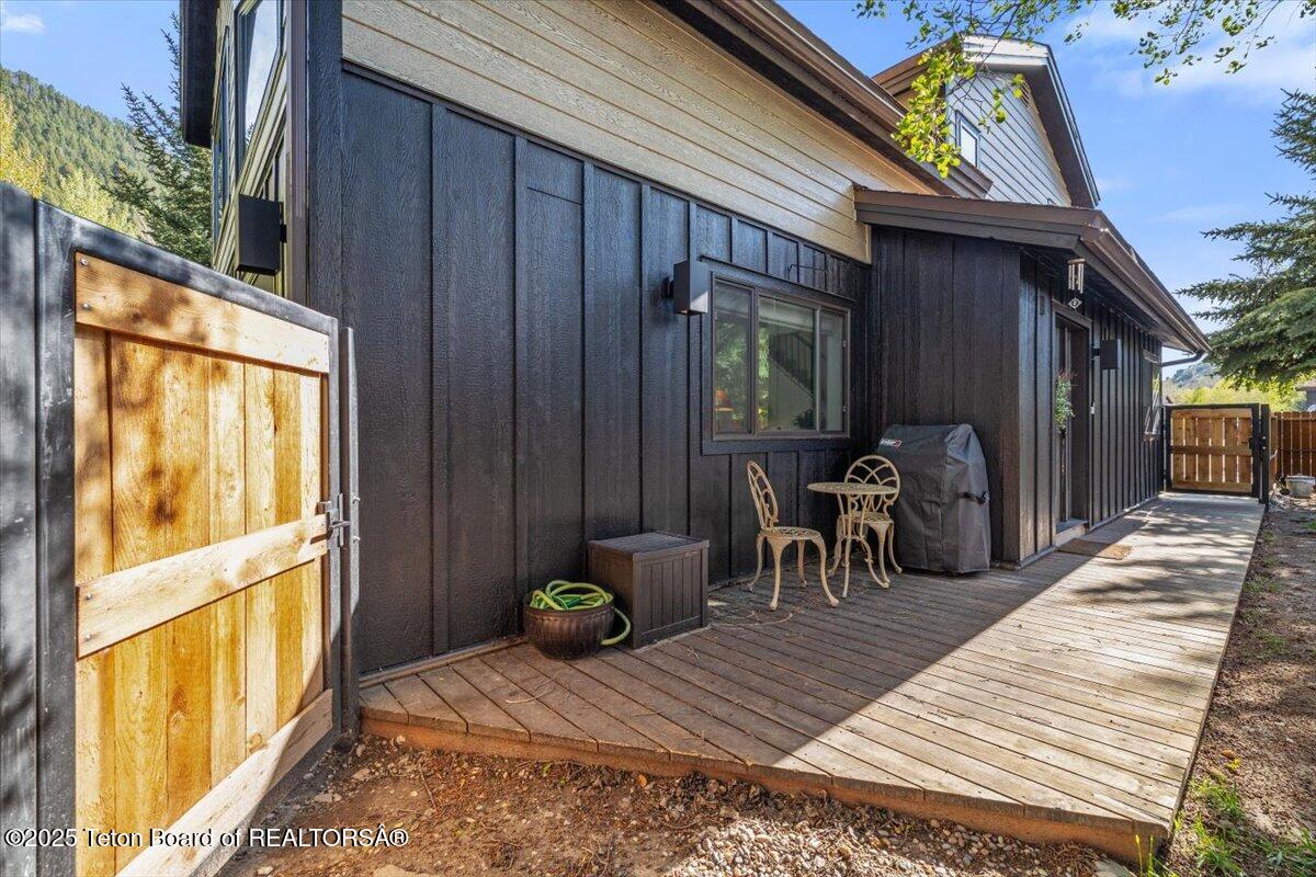 818 A POWDERHORN Lane