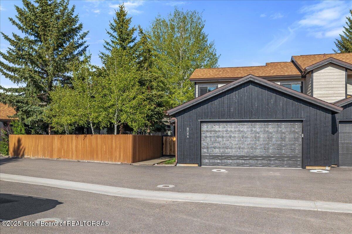 818 A POWDERHORN Lane