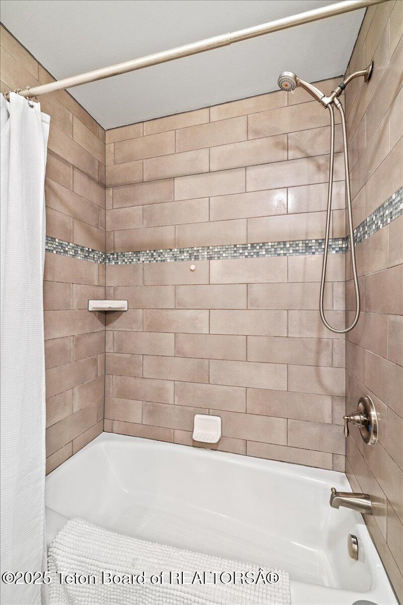 818 A POWDERHORN Lane