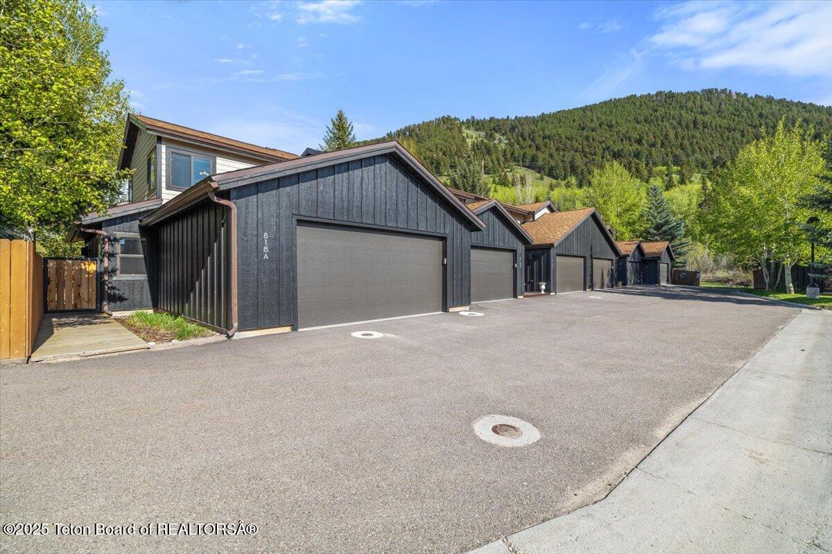 818 A POWDERHORN Lane