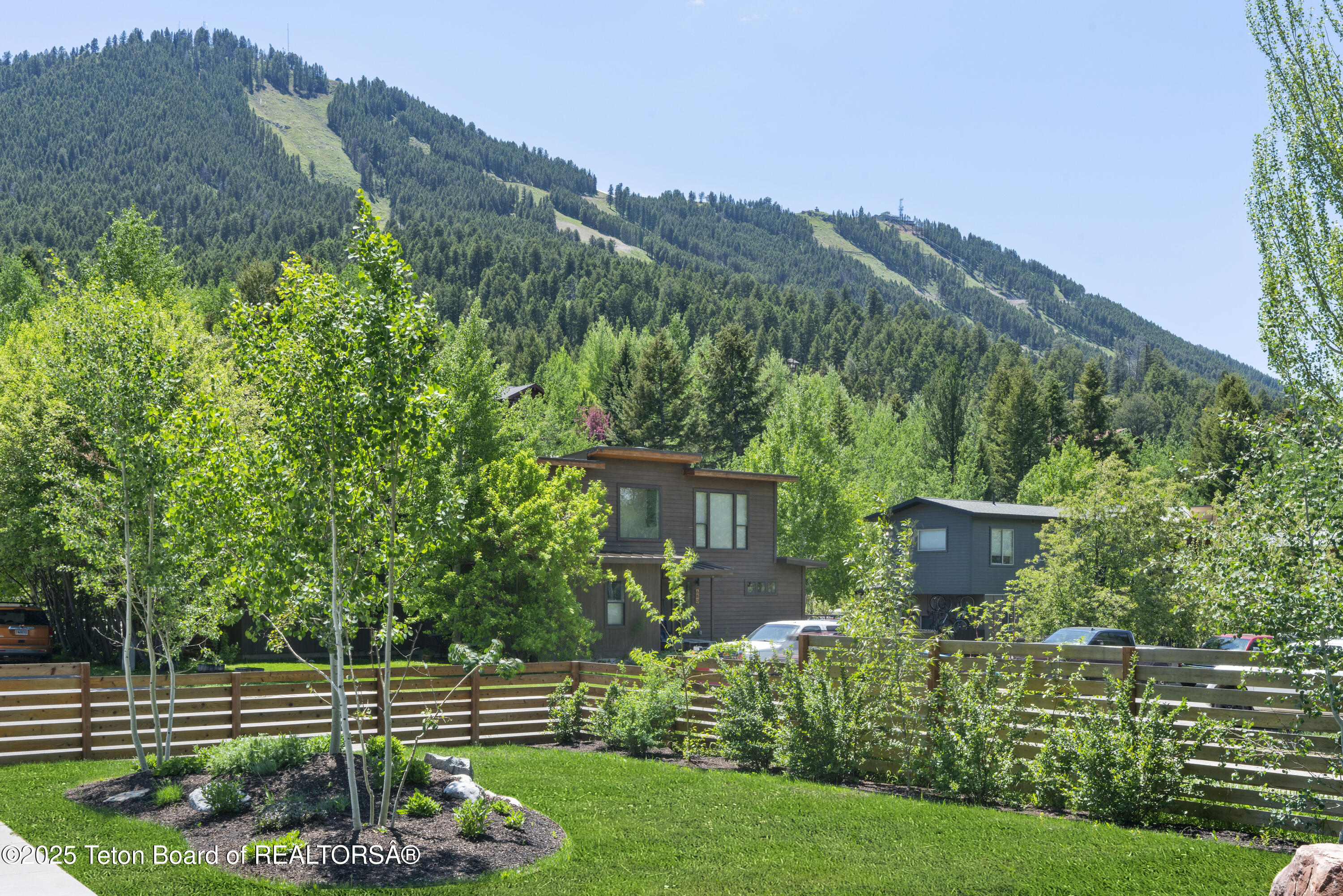 725 CACHE CREEK Drive