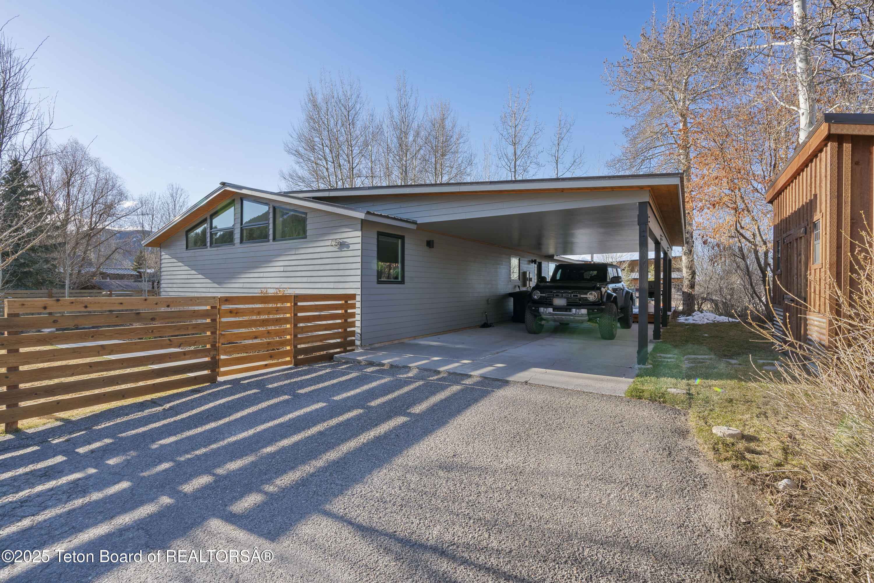 725 CACHE CREEK Drive