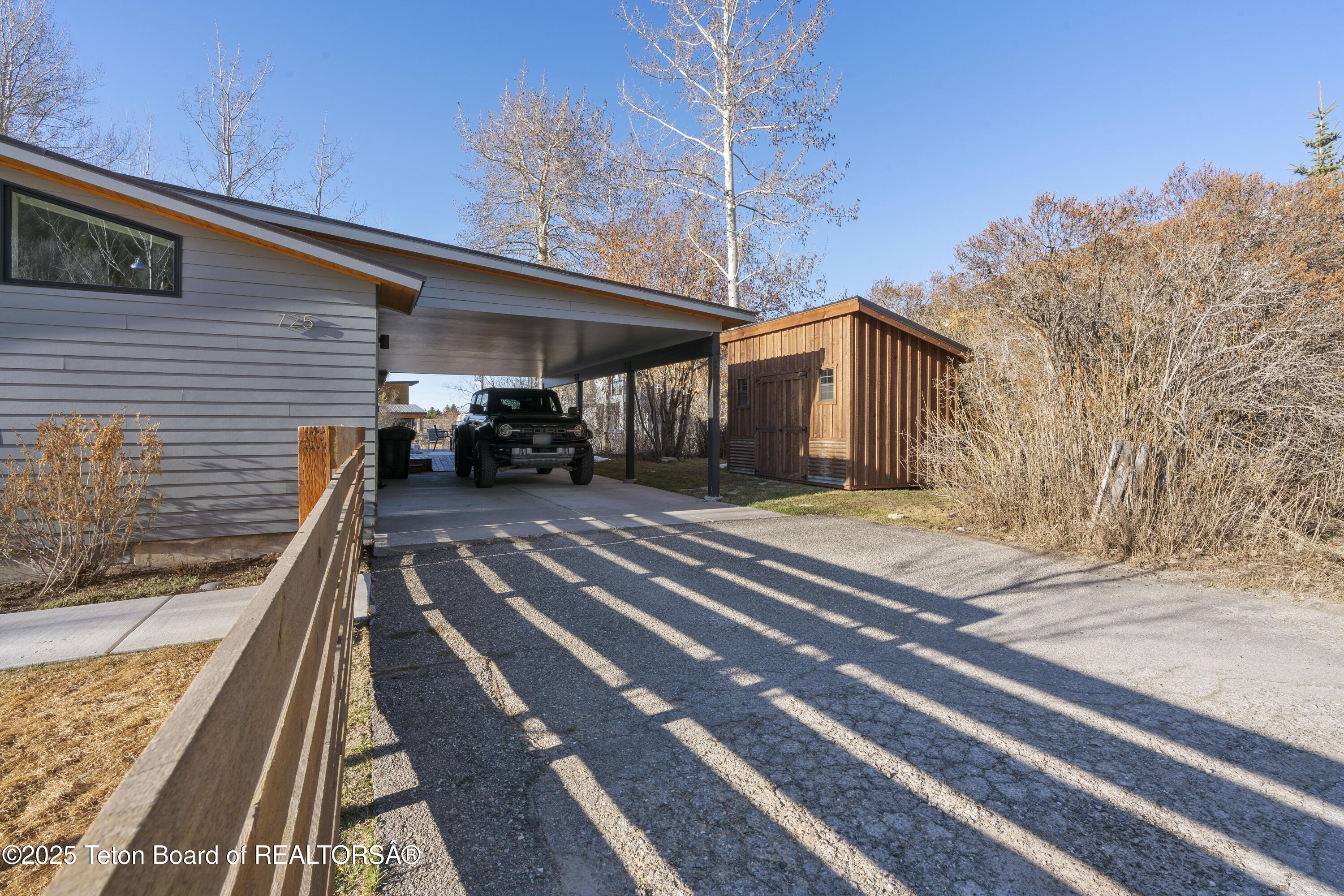 725 CACHE CREEK Drive