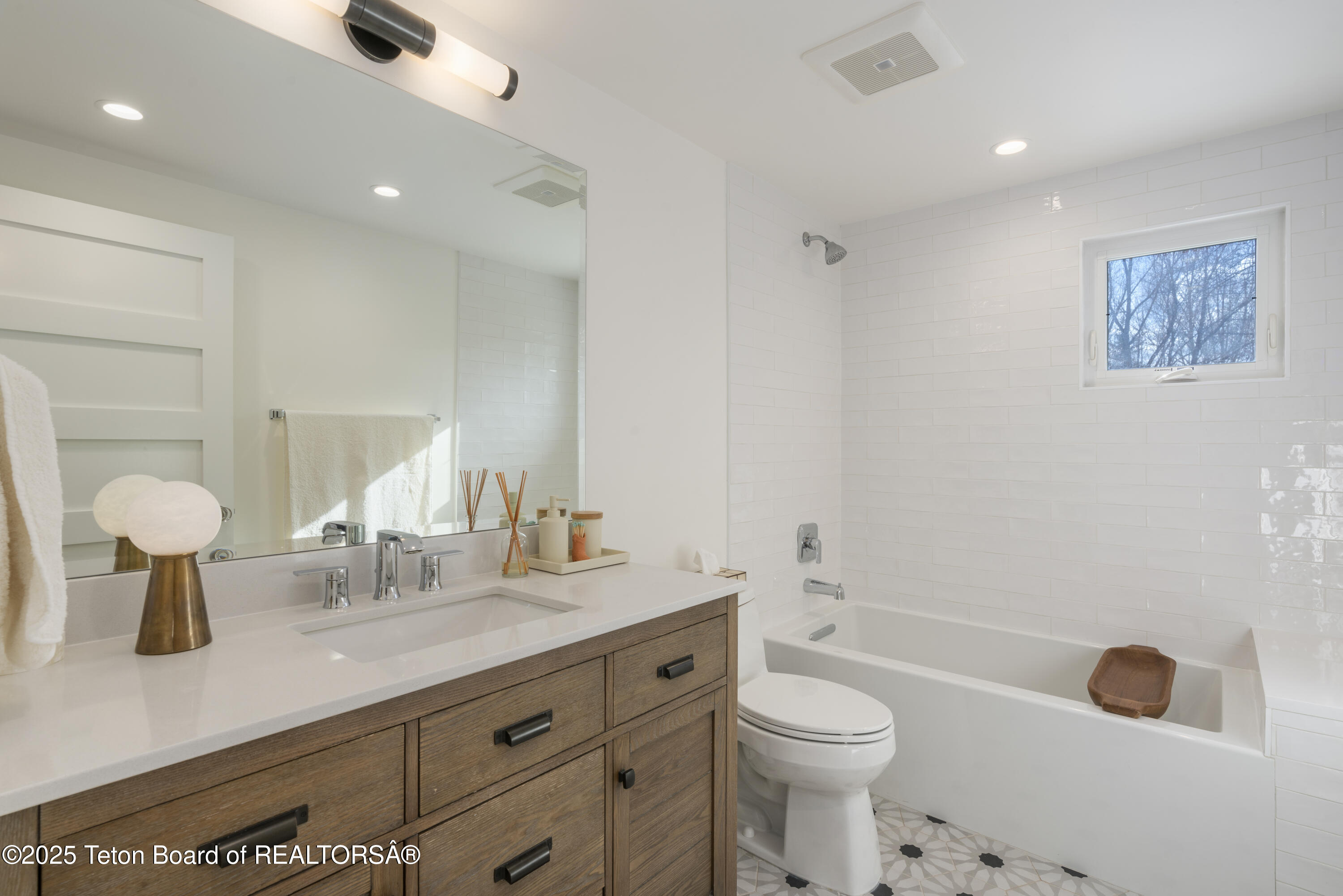 725 CACHE CREEK Drive