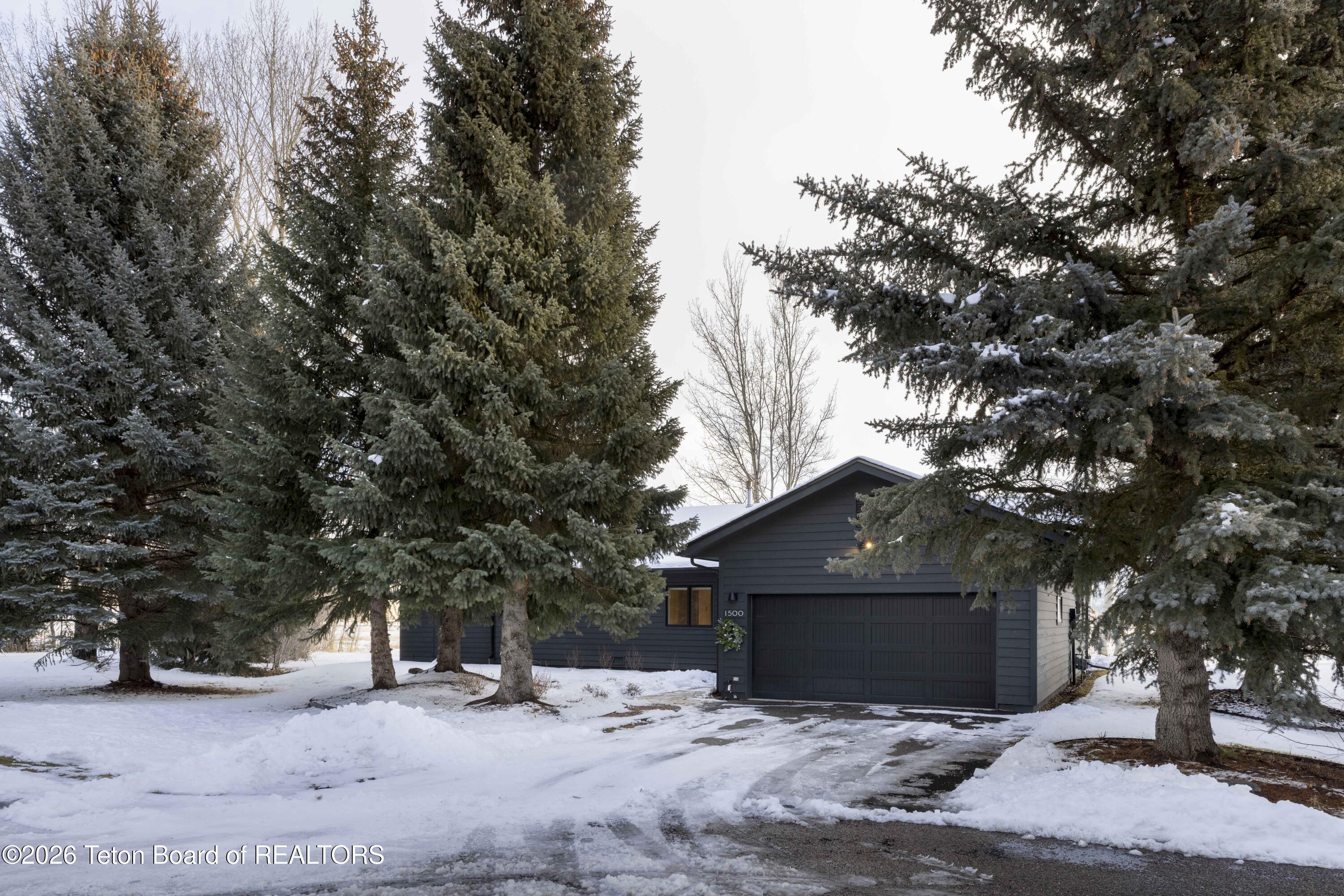 1500 W CLYDESDALE Drive