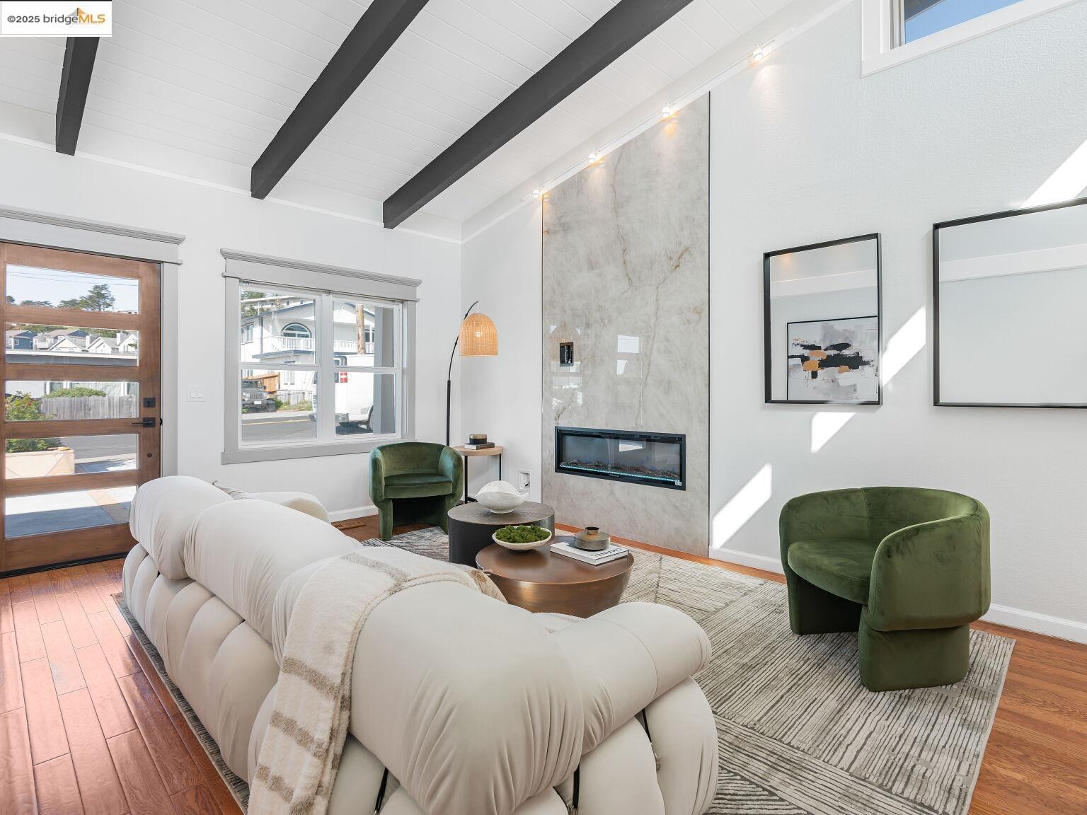 498 Manor Dr