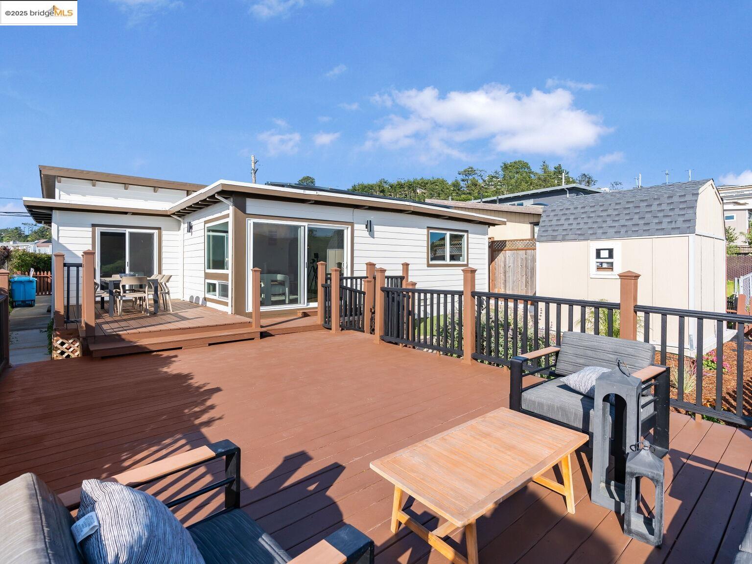 498 Manor Dr
