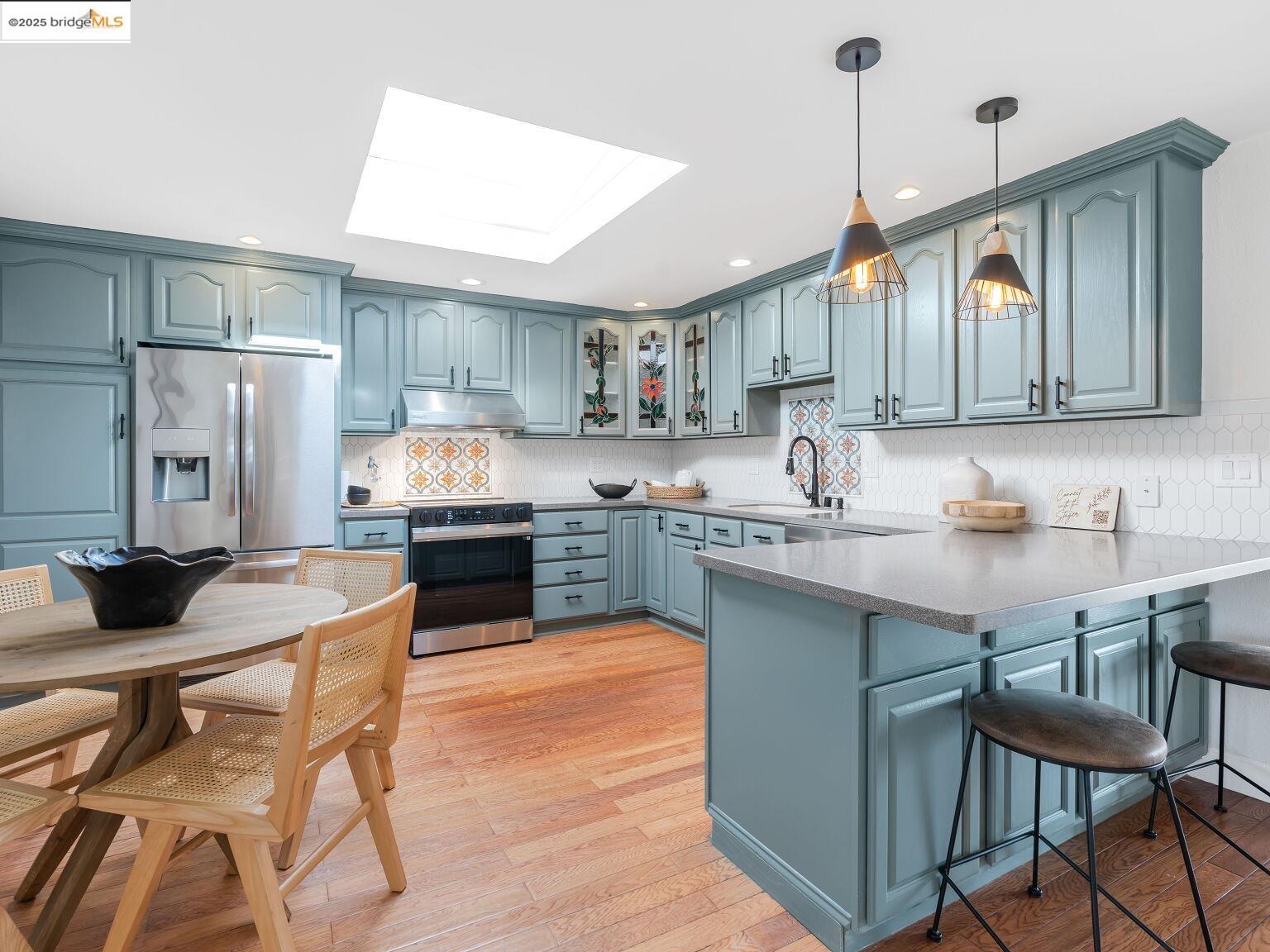 498 Manor Dr