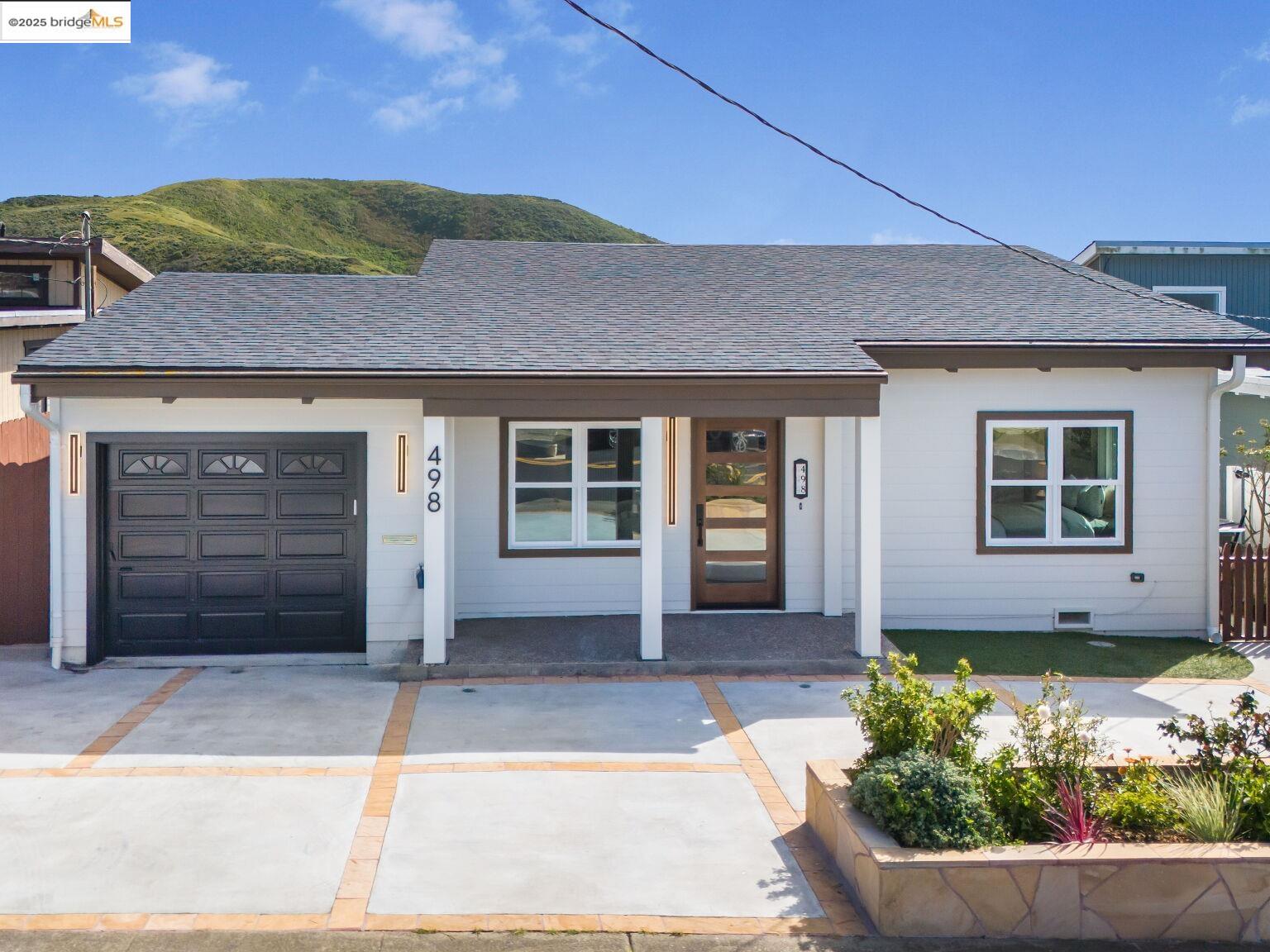 498 Manor Dr