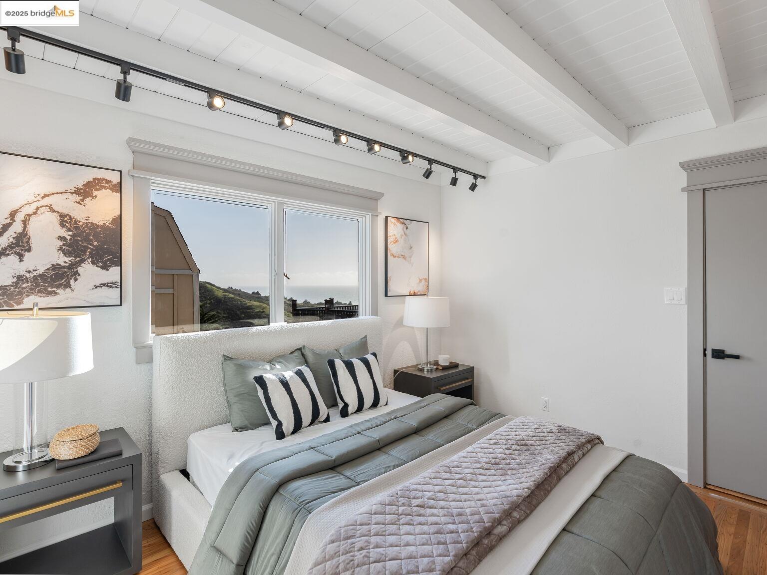 498 Manor Dr