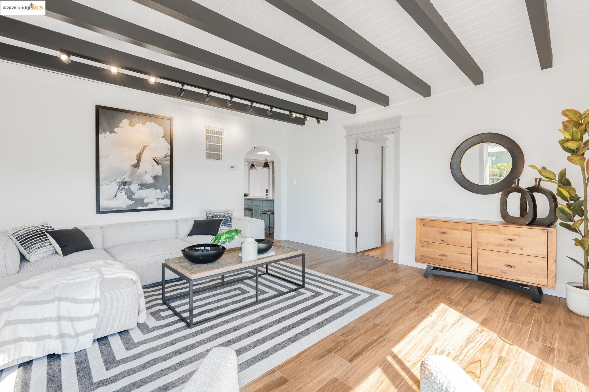 498 Manor Dr