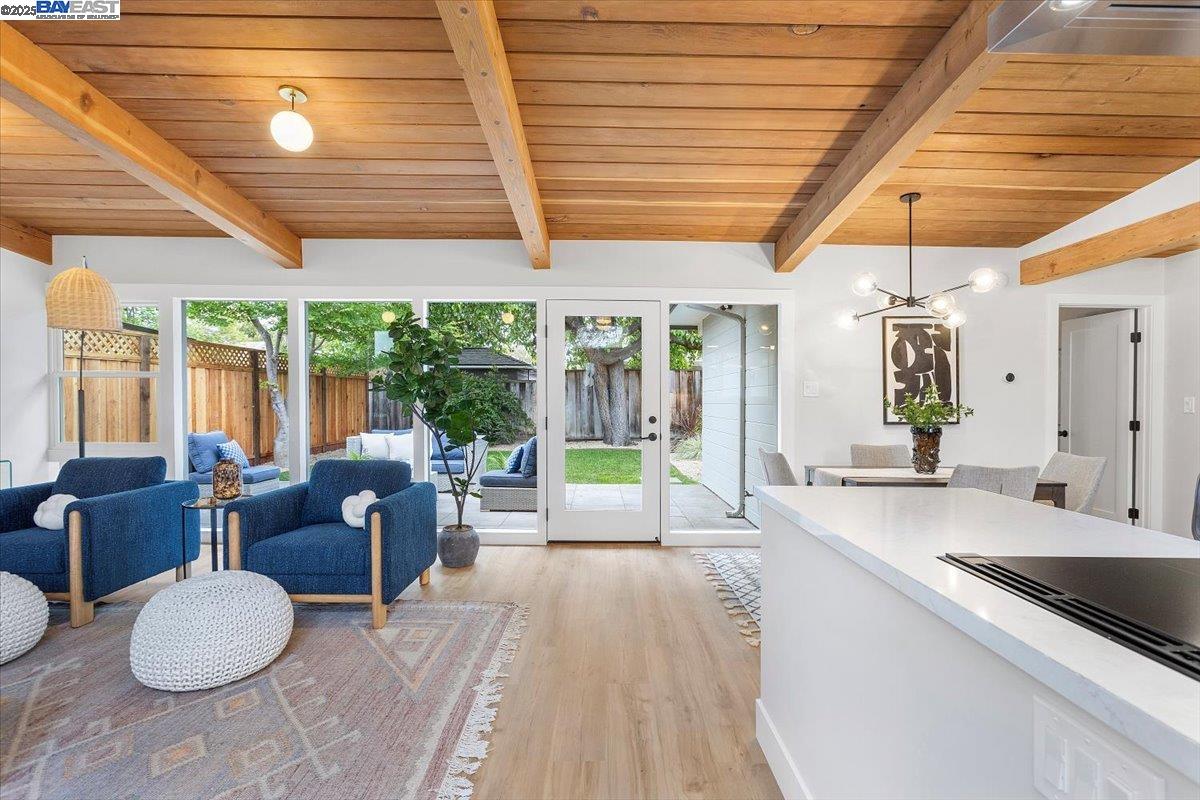 558 Maple Ave
