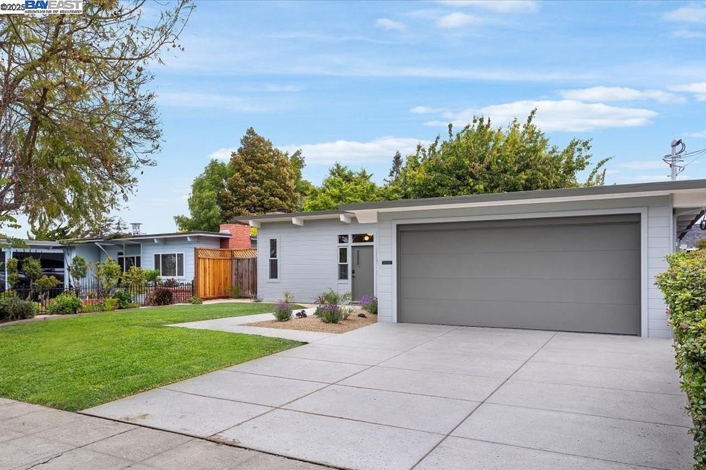 558 Maple Ave