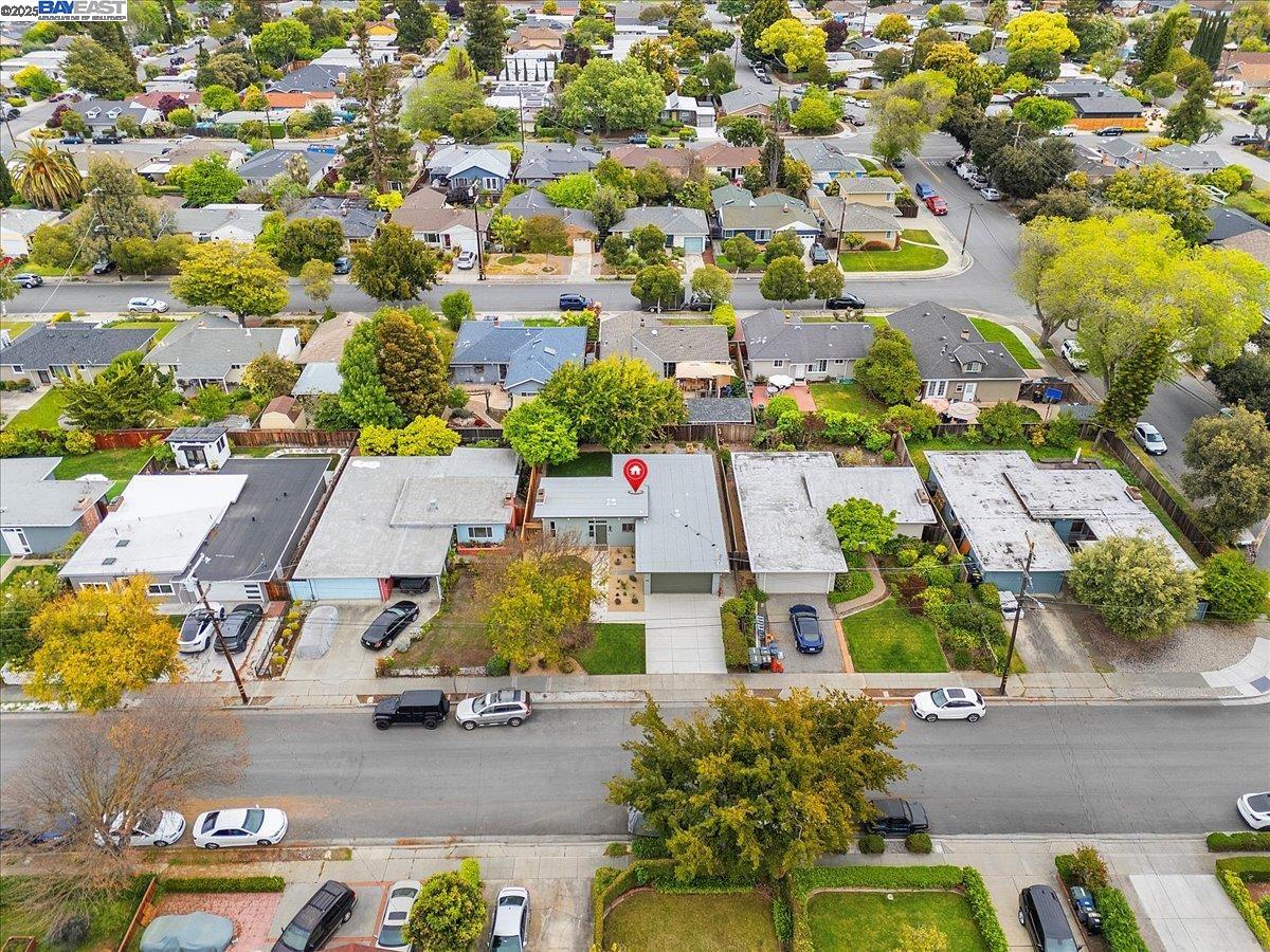 558 Maple Ave