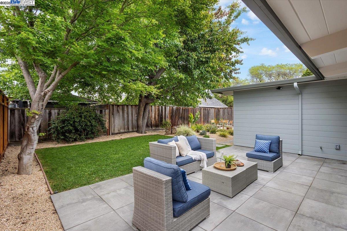 558 Maple Ave