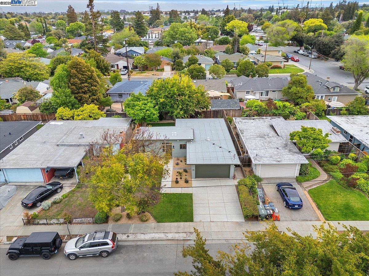 558 Maple Ave