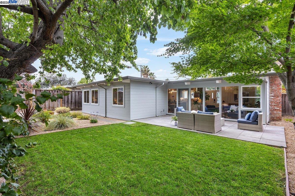 558 Maple Ave
