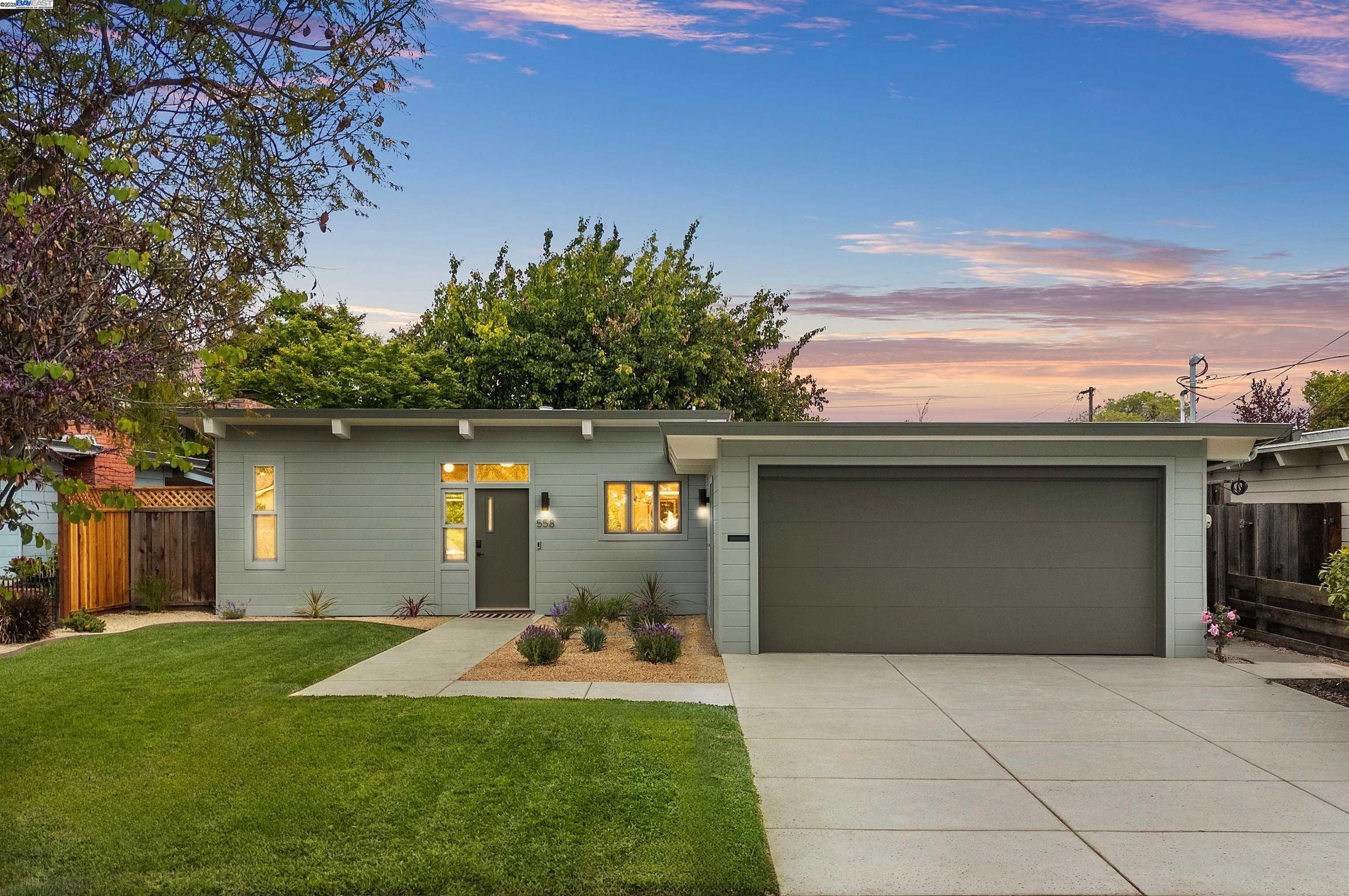 558 Maple Ave