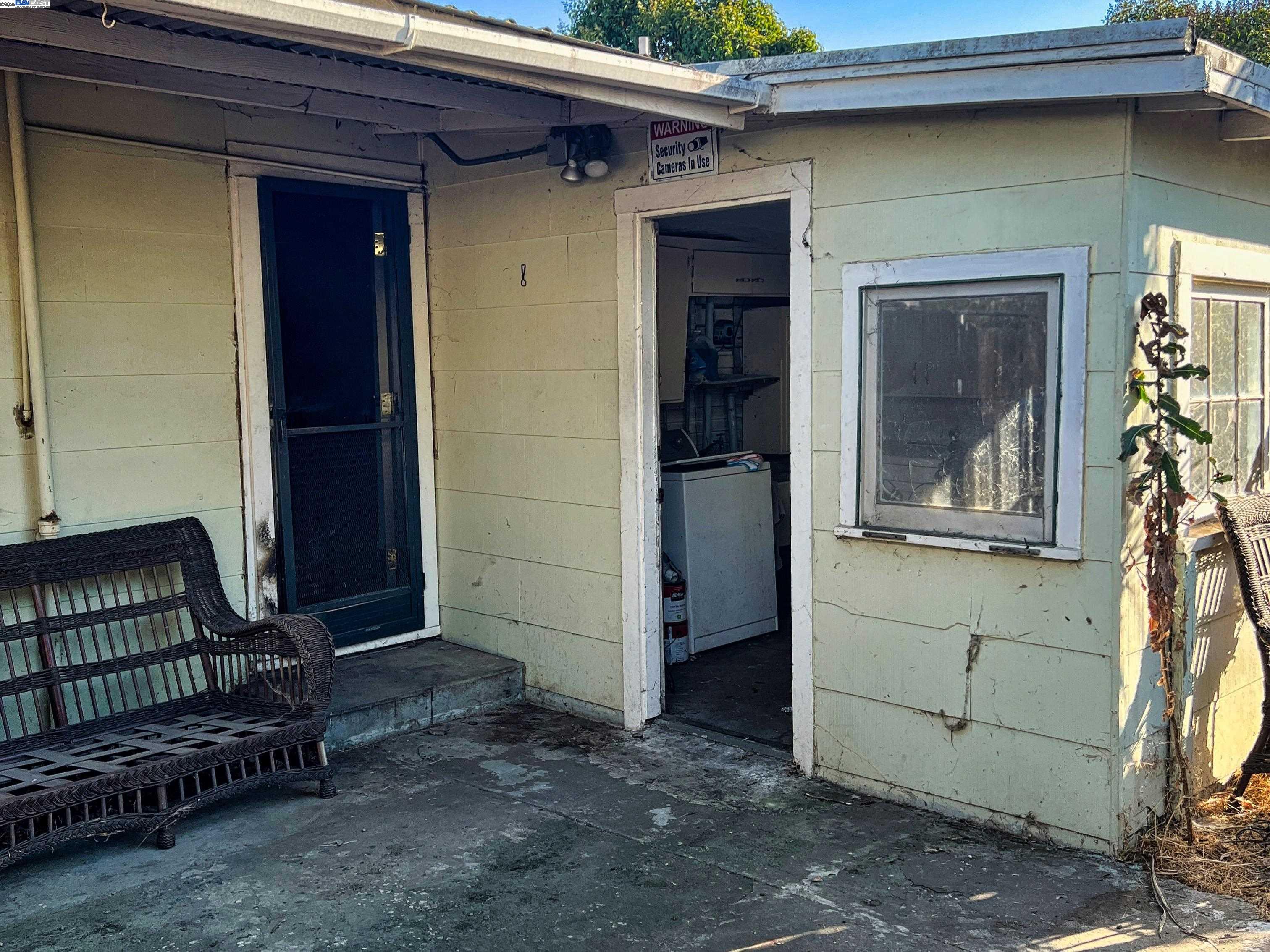 65 Burbank Ave