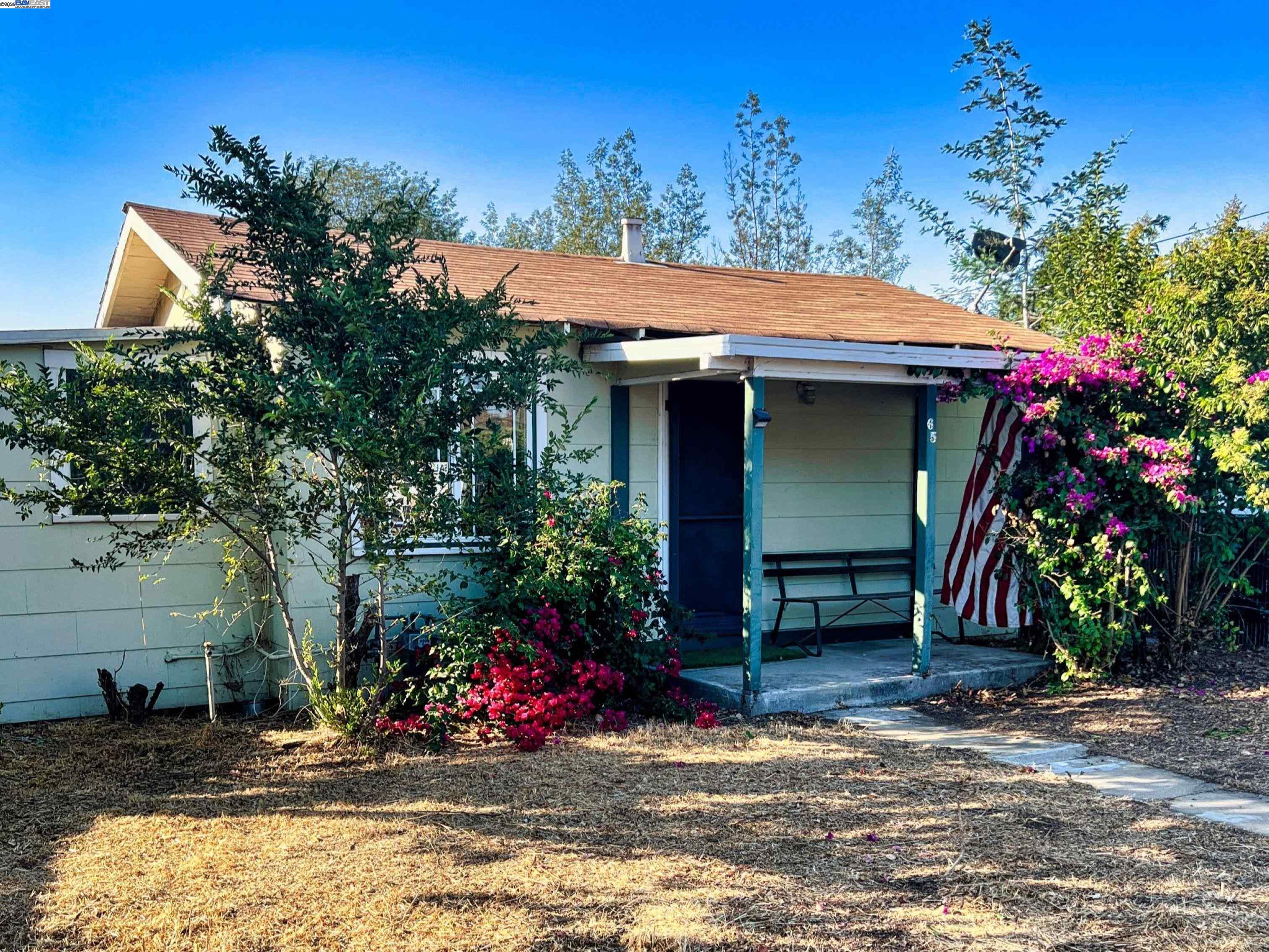 65 Burbank Ave