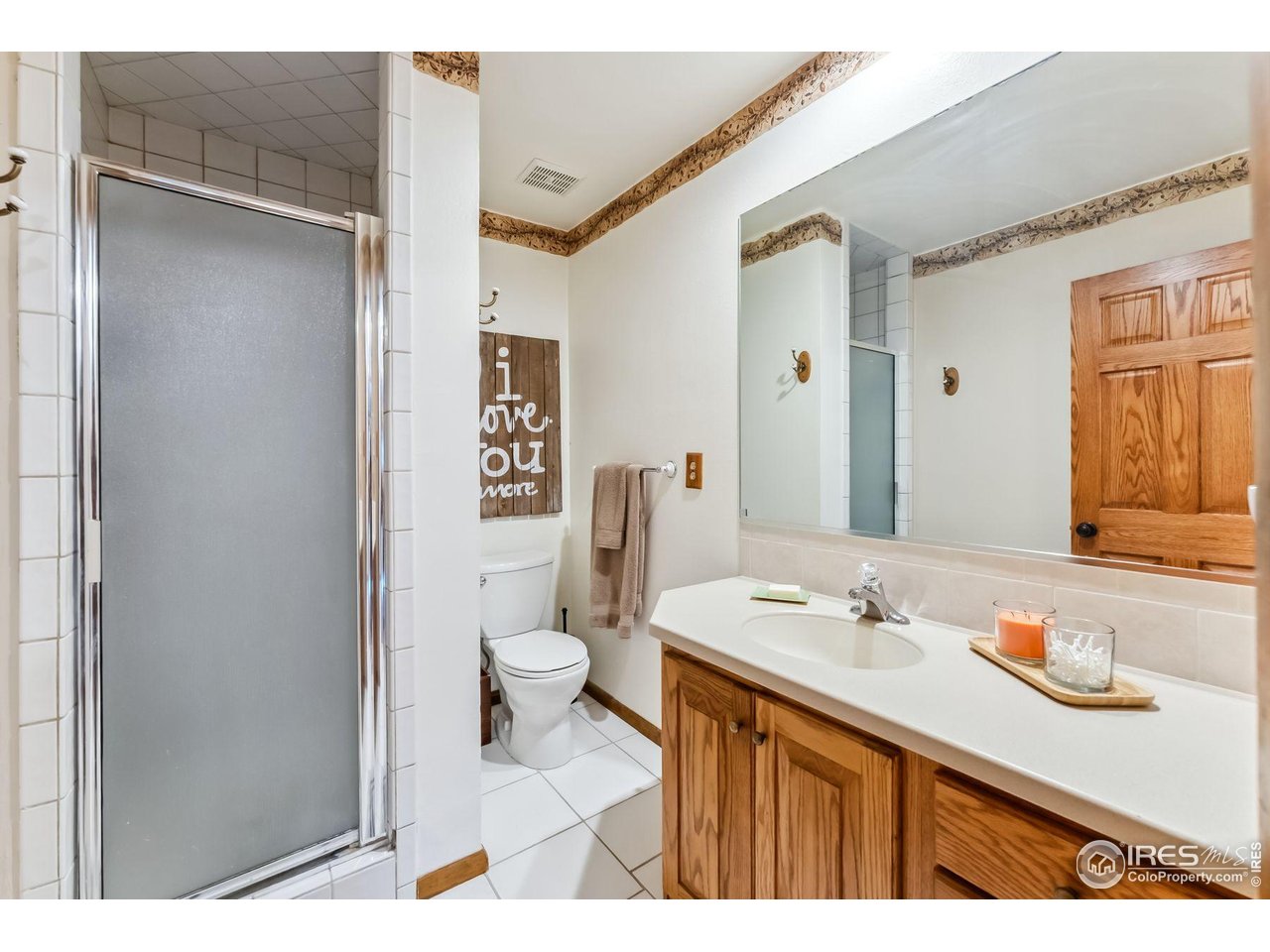 216 N Gold Flake Trce