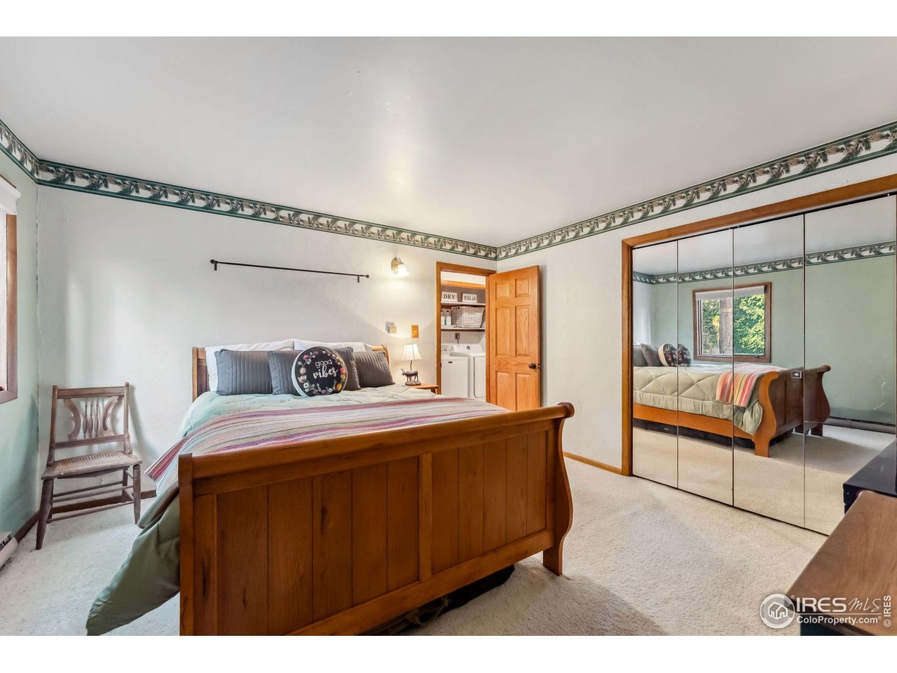 216 N Gold Flake Trce