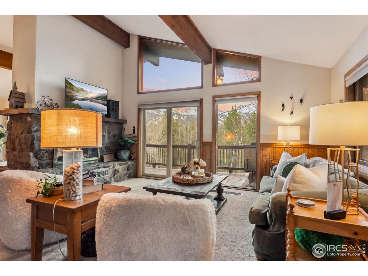 216 N Gold Flake Trce