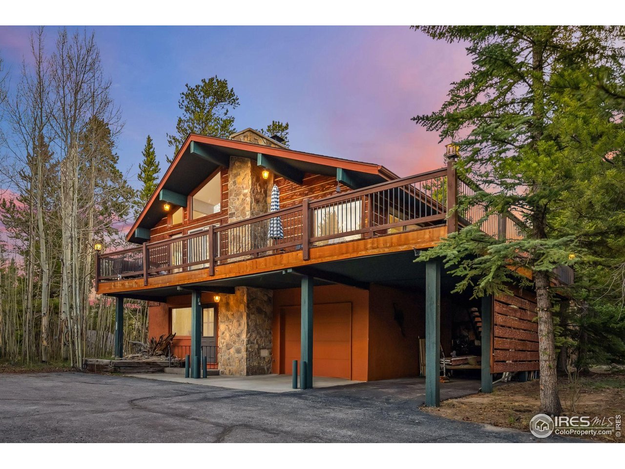 216 N Gold Flake Trce