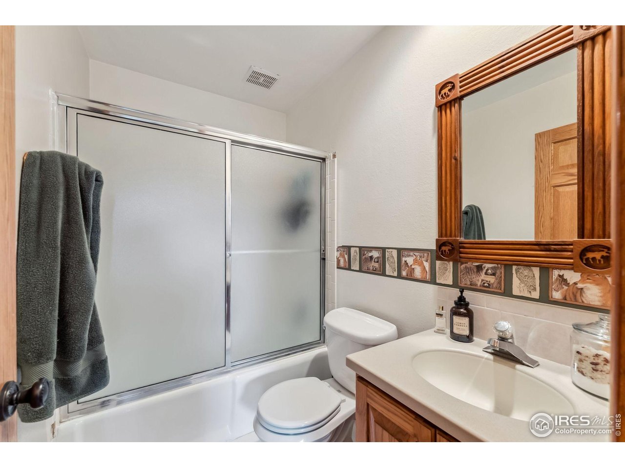 216 N Gold Flake Trce