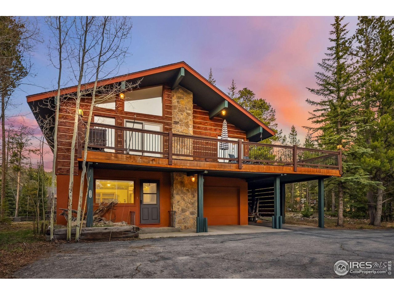 216 N Gold Flake Trce