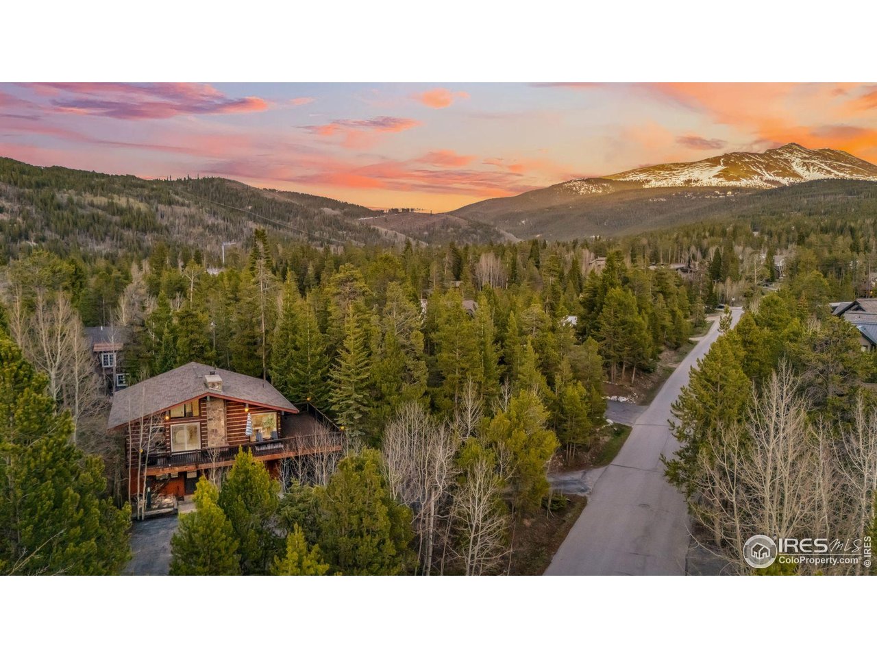 216 N Gold Flake Trce