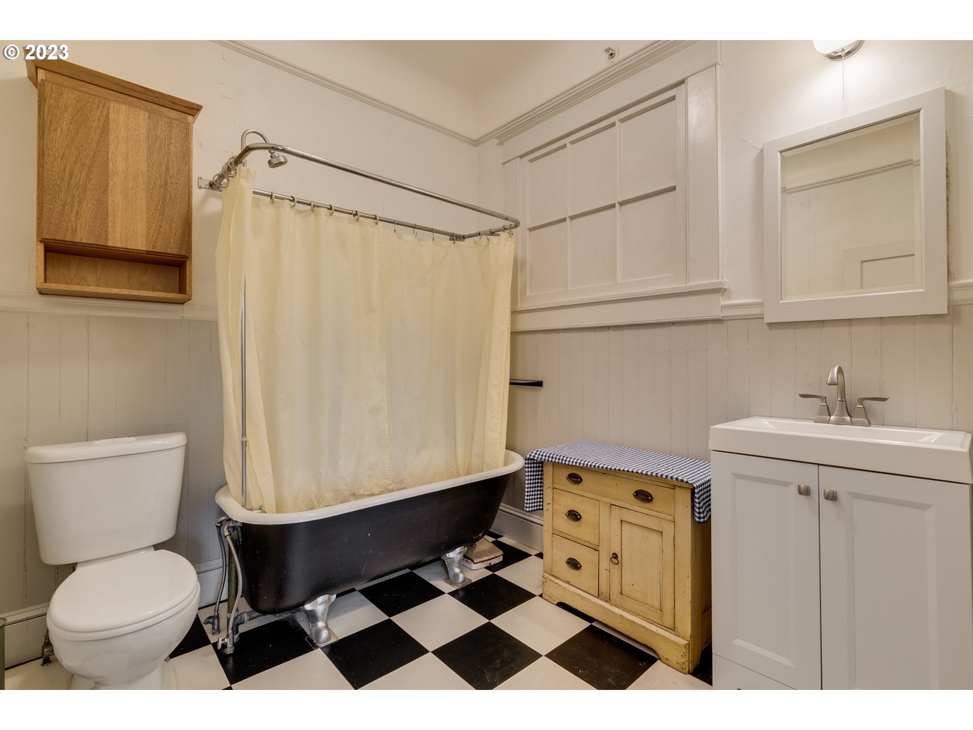 2129 NW NORTHRUP ST 12