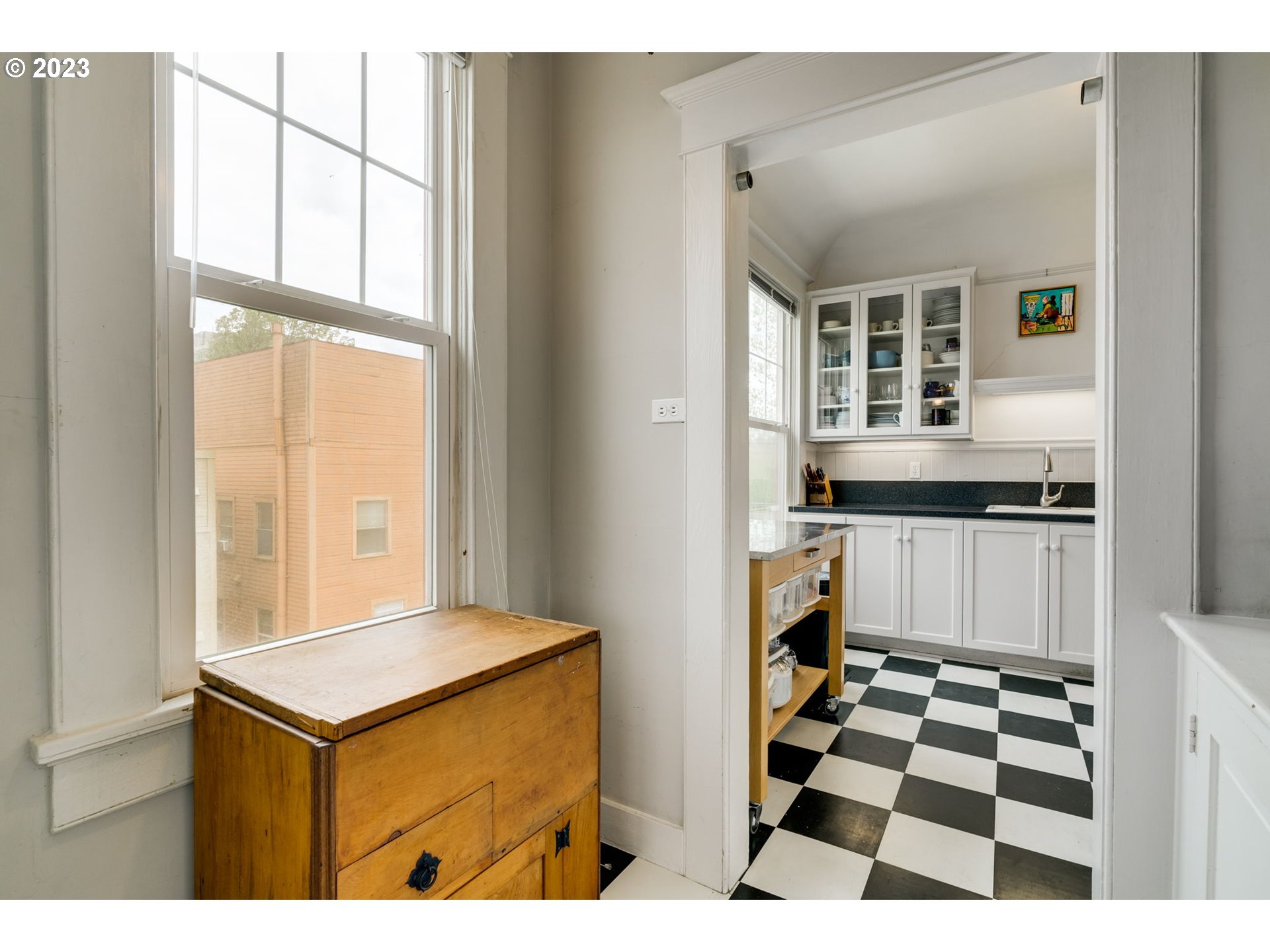 2129 NW NORTHRUP ST 12