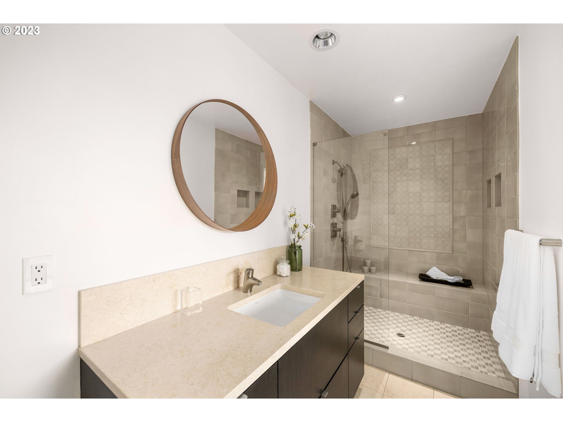 937 NW GLISAN ST 630