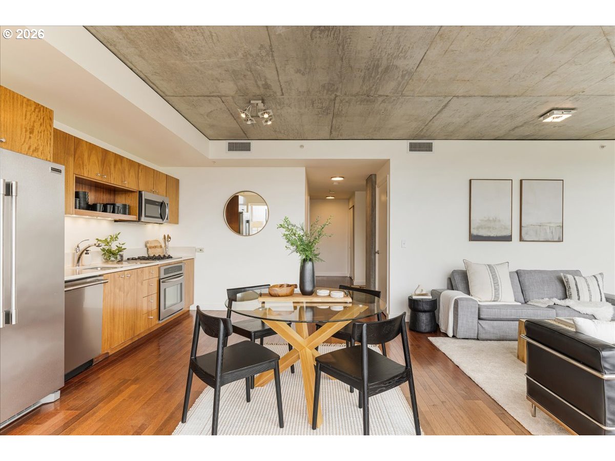 1926 W BURNSIDE ST 301