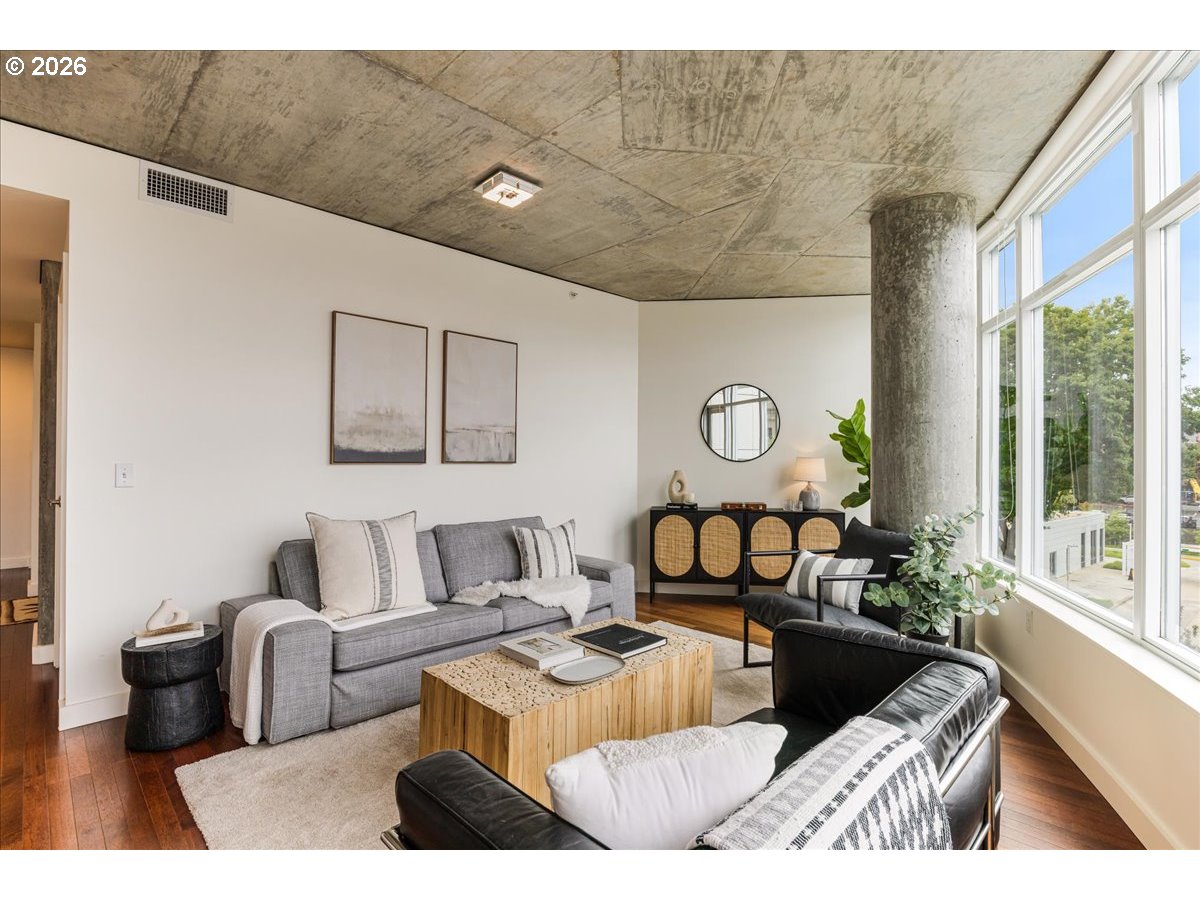 1926 W BURNSIDE ST 301