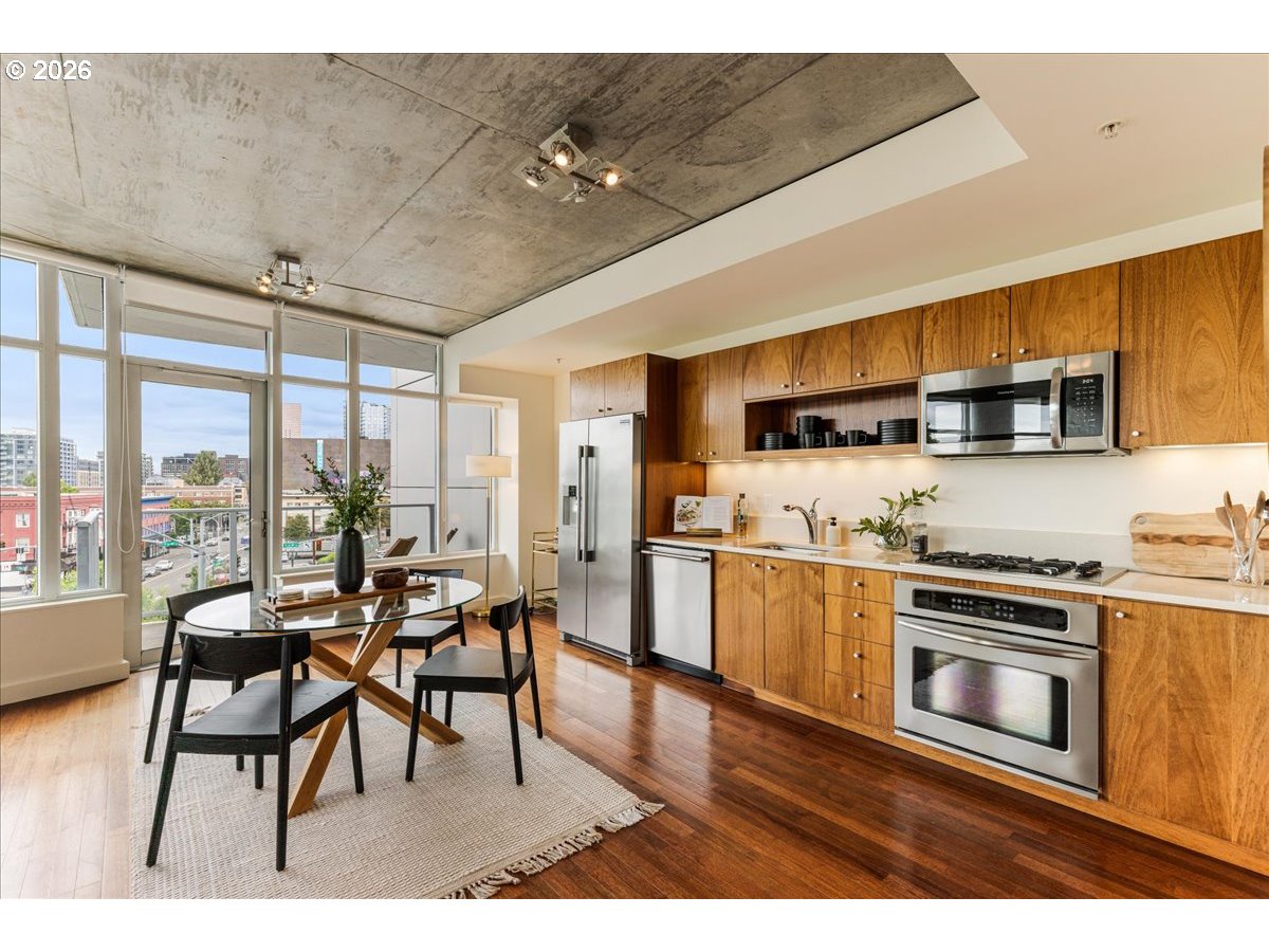 1926 W BURNSIDE ST 301