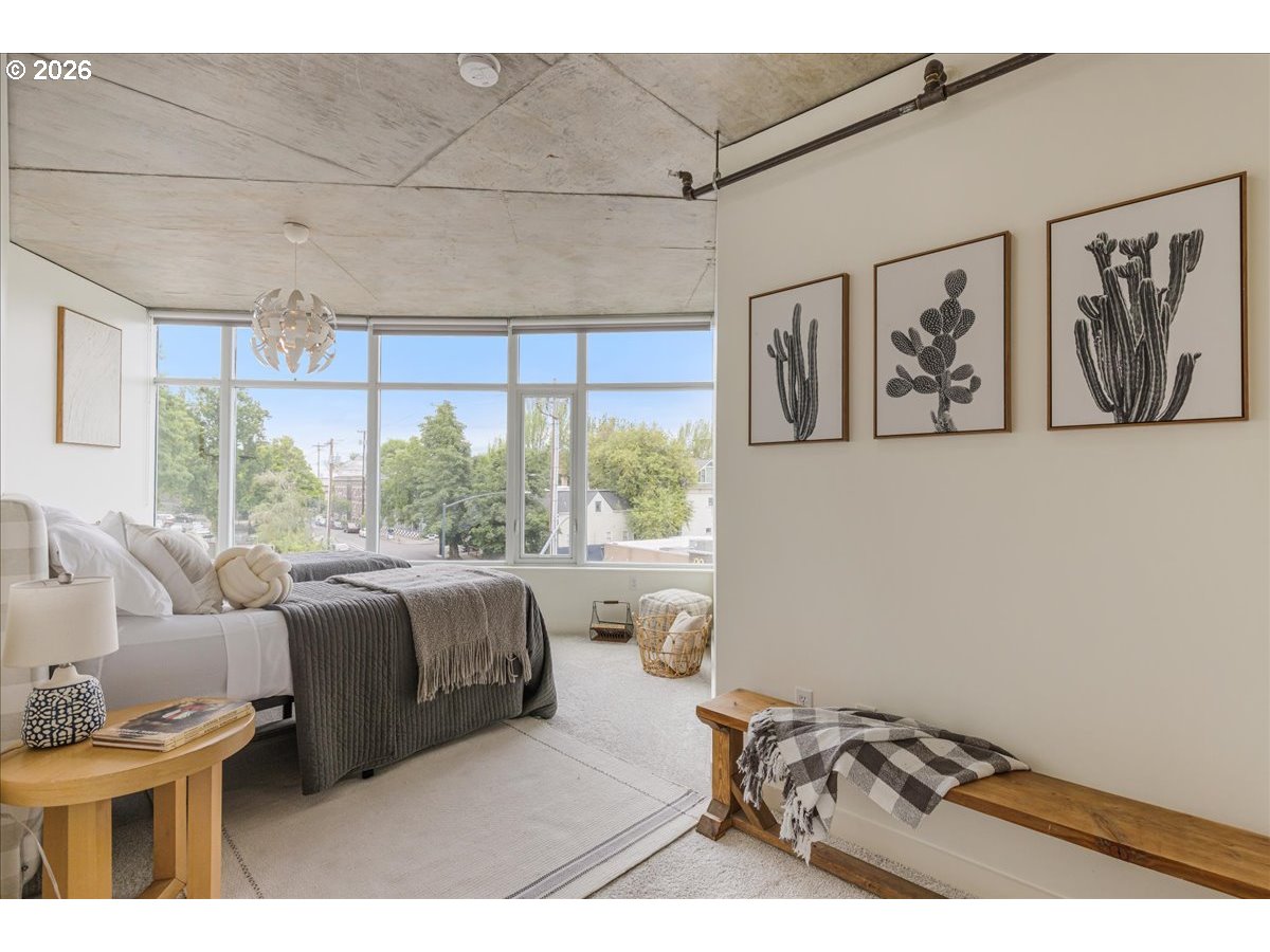 1926 W BURNSIDE ST 301