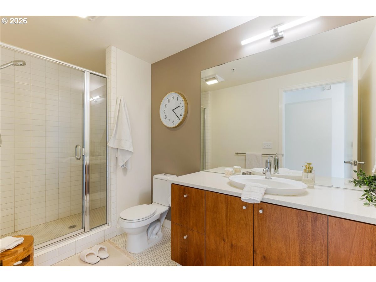 1926 W BURNSIDE ST 301