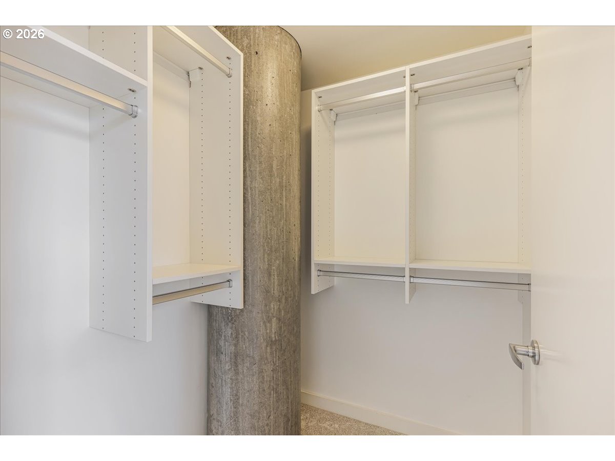 1926 W BURNSIDE ST 301