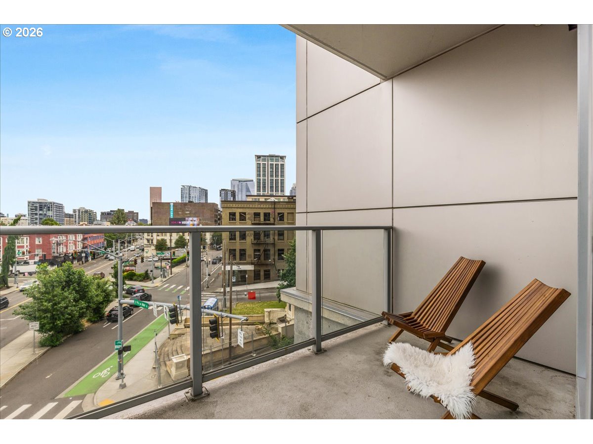 1926 W BURNSIDE ST 301