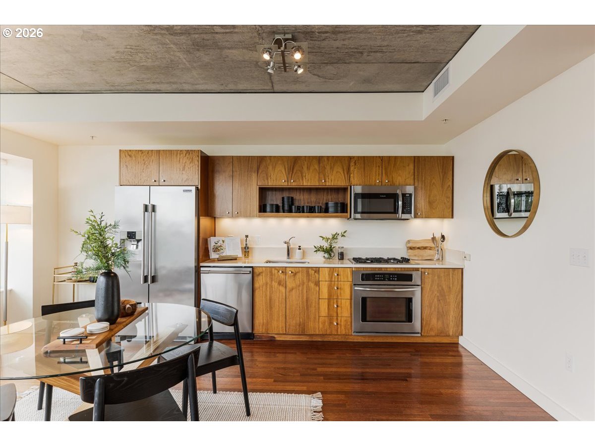 1926 W BURNSIDE ST 301